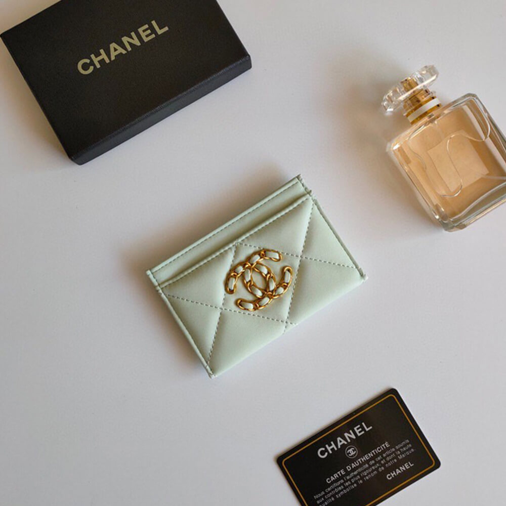 Chanel 19 CARD HOLDER