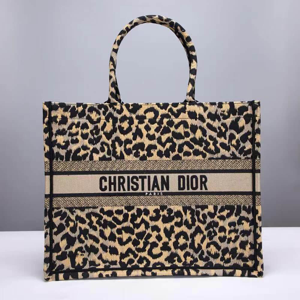 large D*or book tote