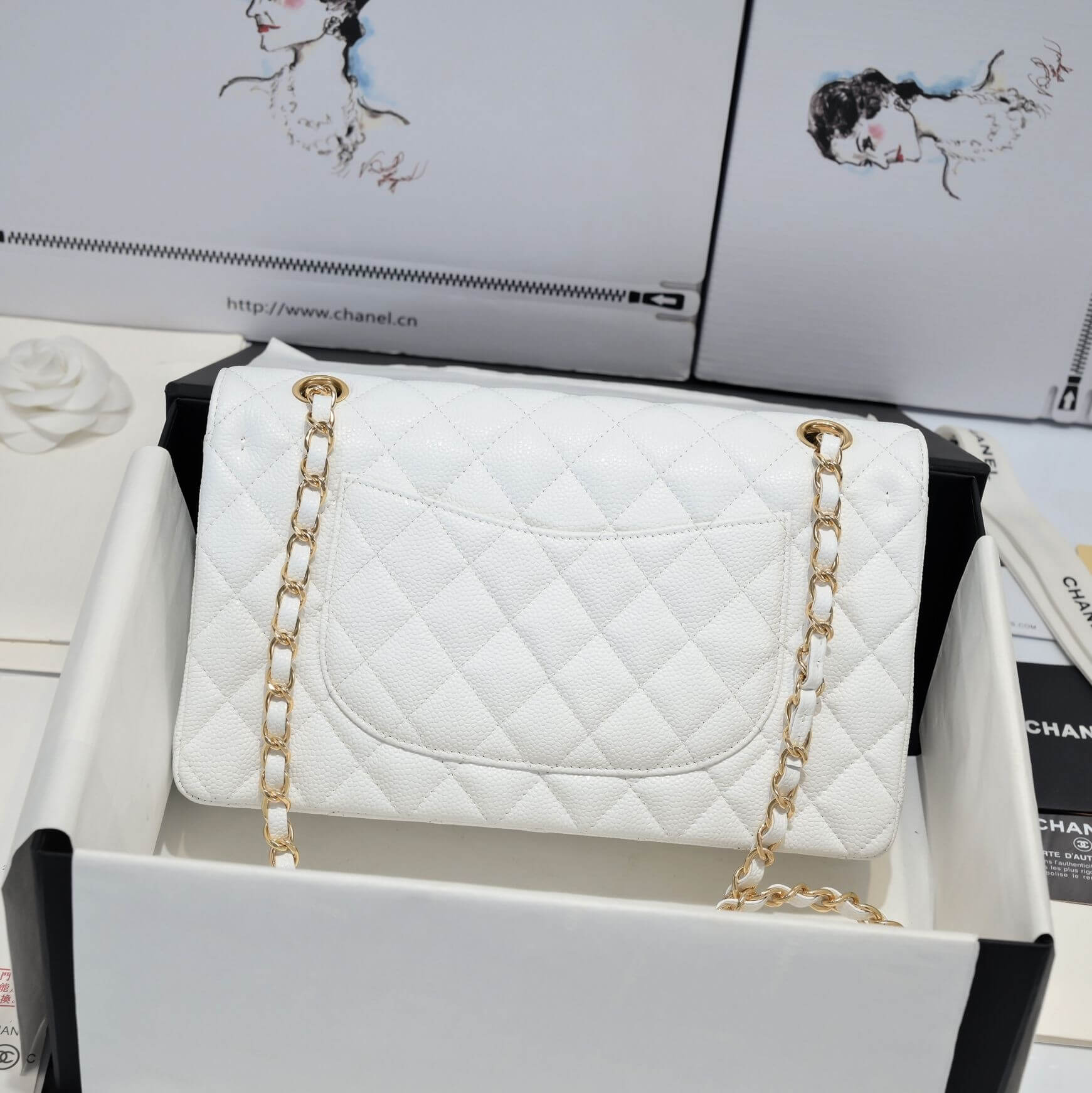 SMALL CLASSIC HANDBAG