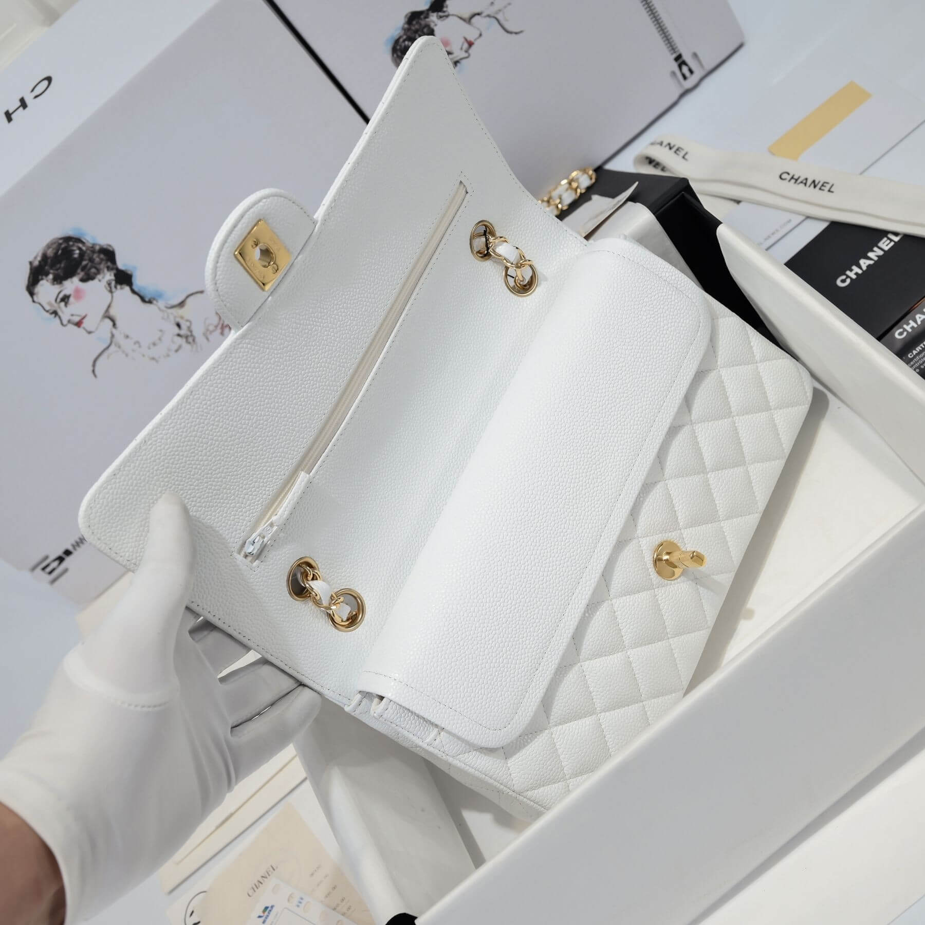 SMALL CLASSIC HANDBAG