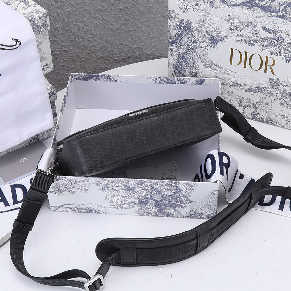 D*or safari messenger bag