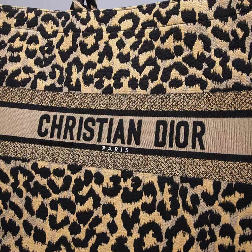 large D*or book tote