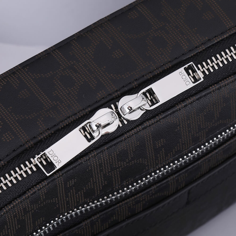 D*or safari messenger bag