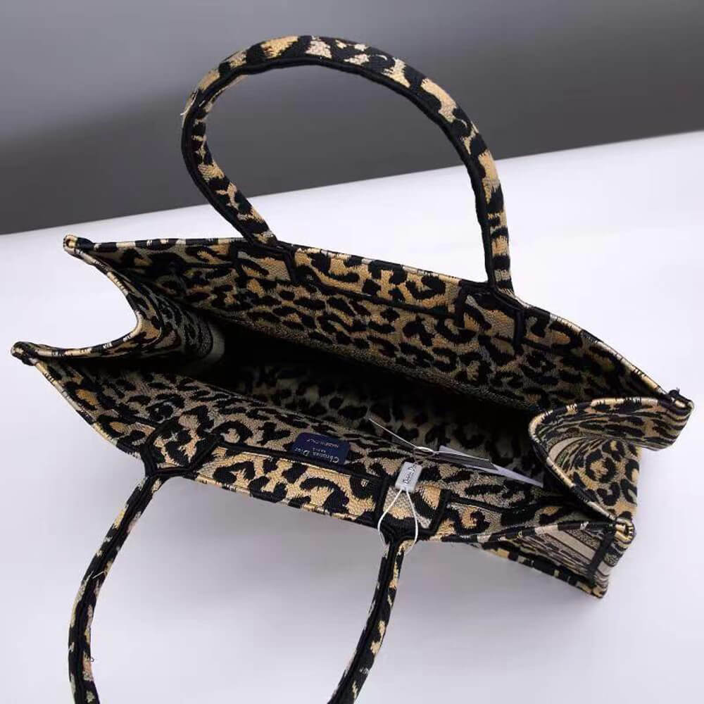 large D*or book tote