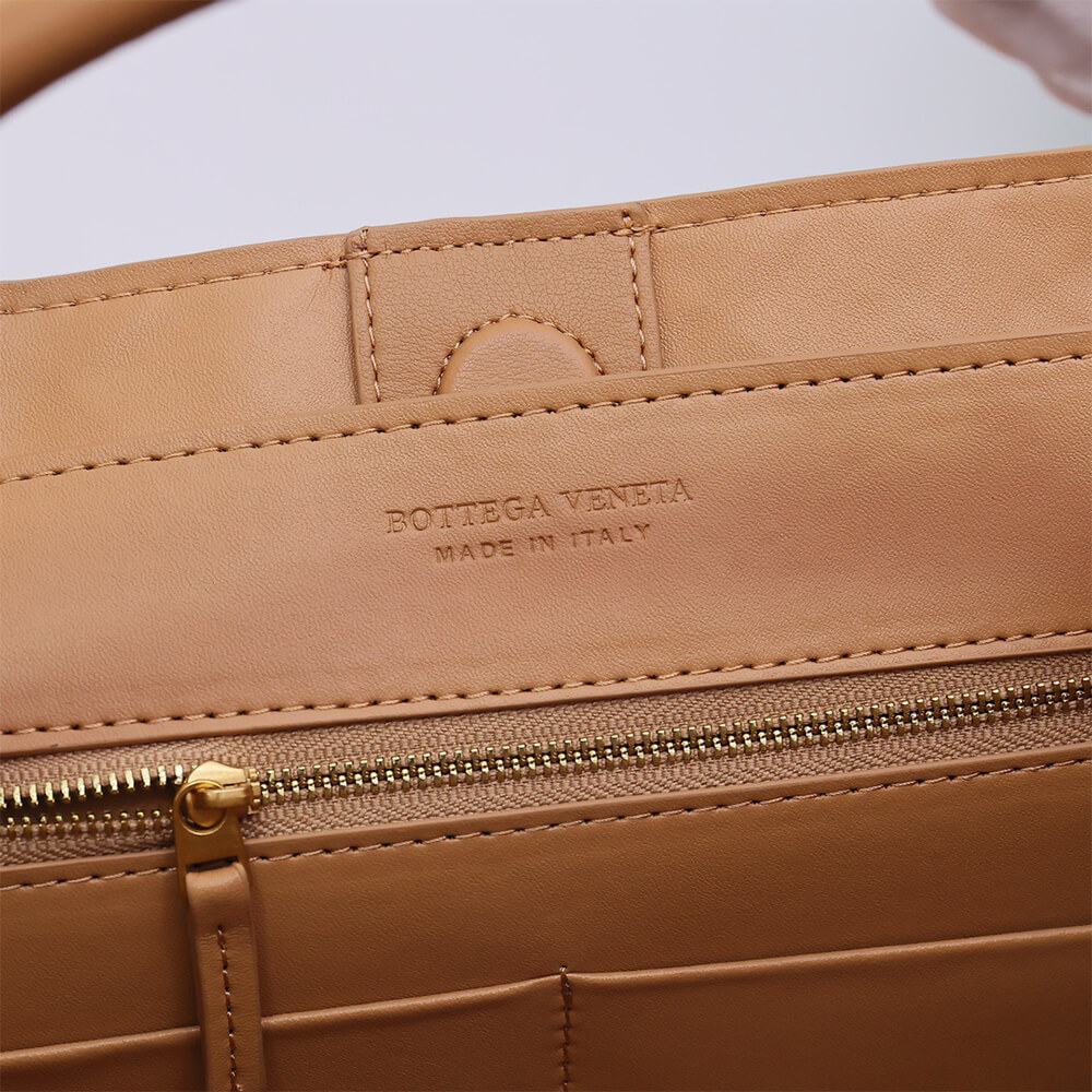 Bottega Veneta Medium Andiamo