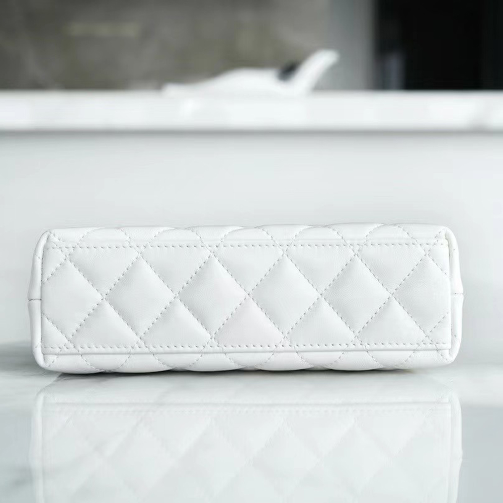 Ch*el kelly clutch with chain