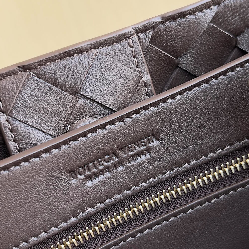 Bottega Veneta Small Andiamo(Tax-Free grade)