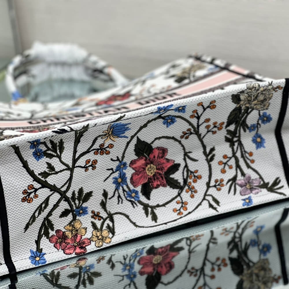 large D*or book tote