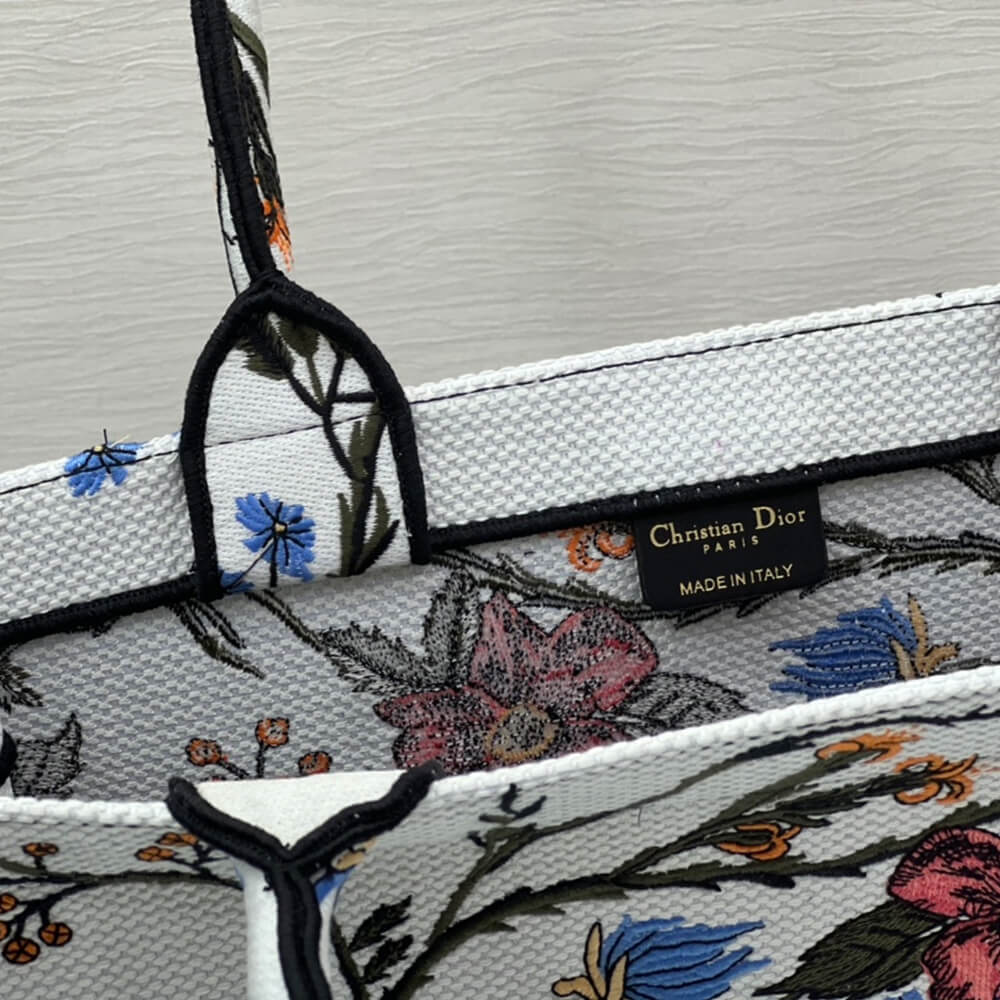 large D*or book tote