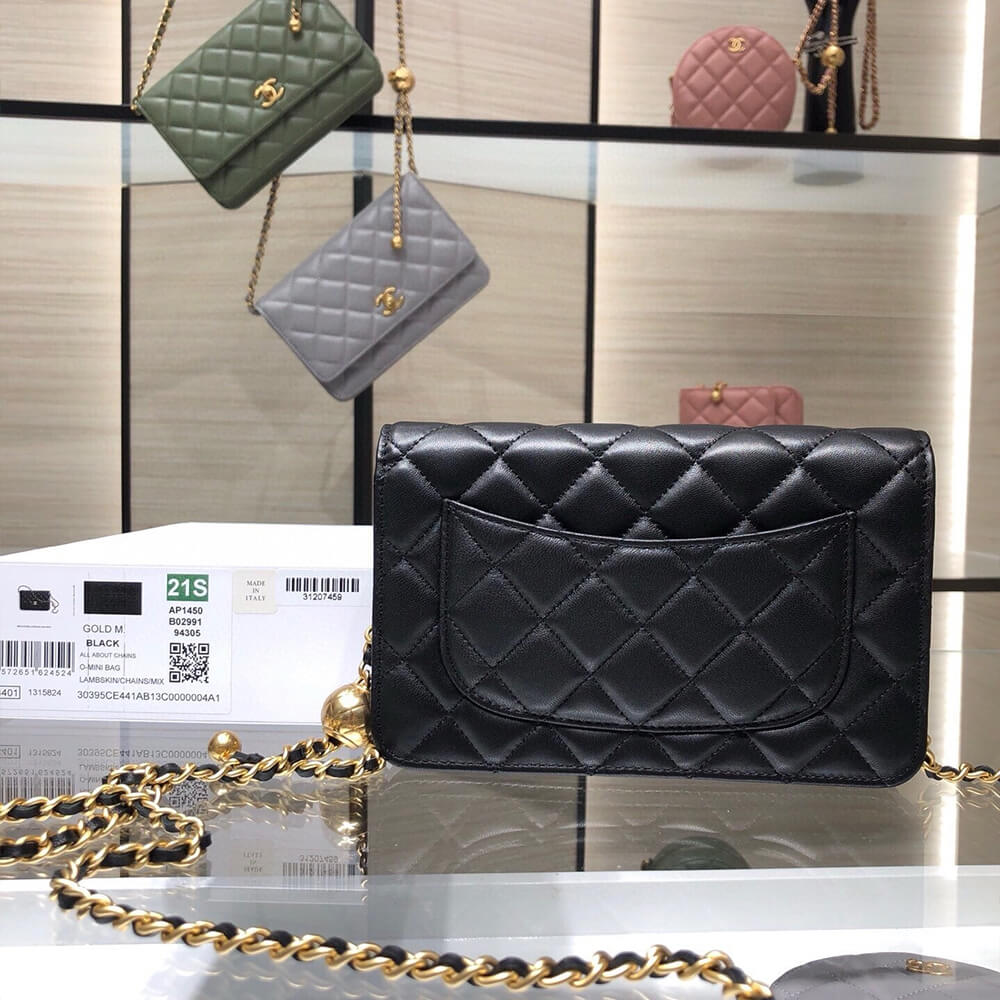 Ch*el pearl crush wallet on chain