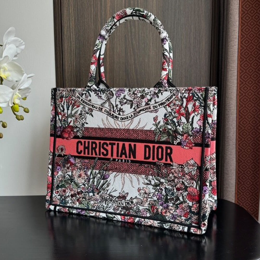 medium D*or book tote