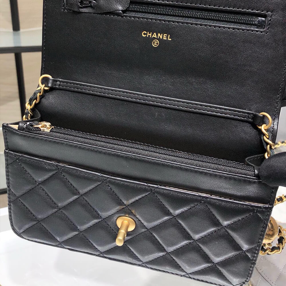 Ch*el pearl crush wallet on chain