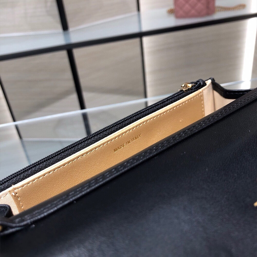 Ch*el pearl crush wallet on chain