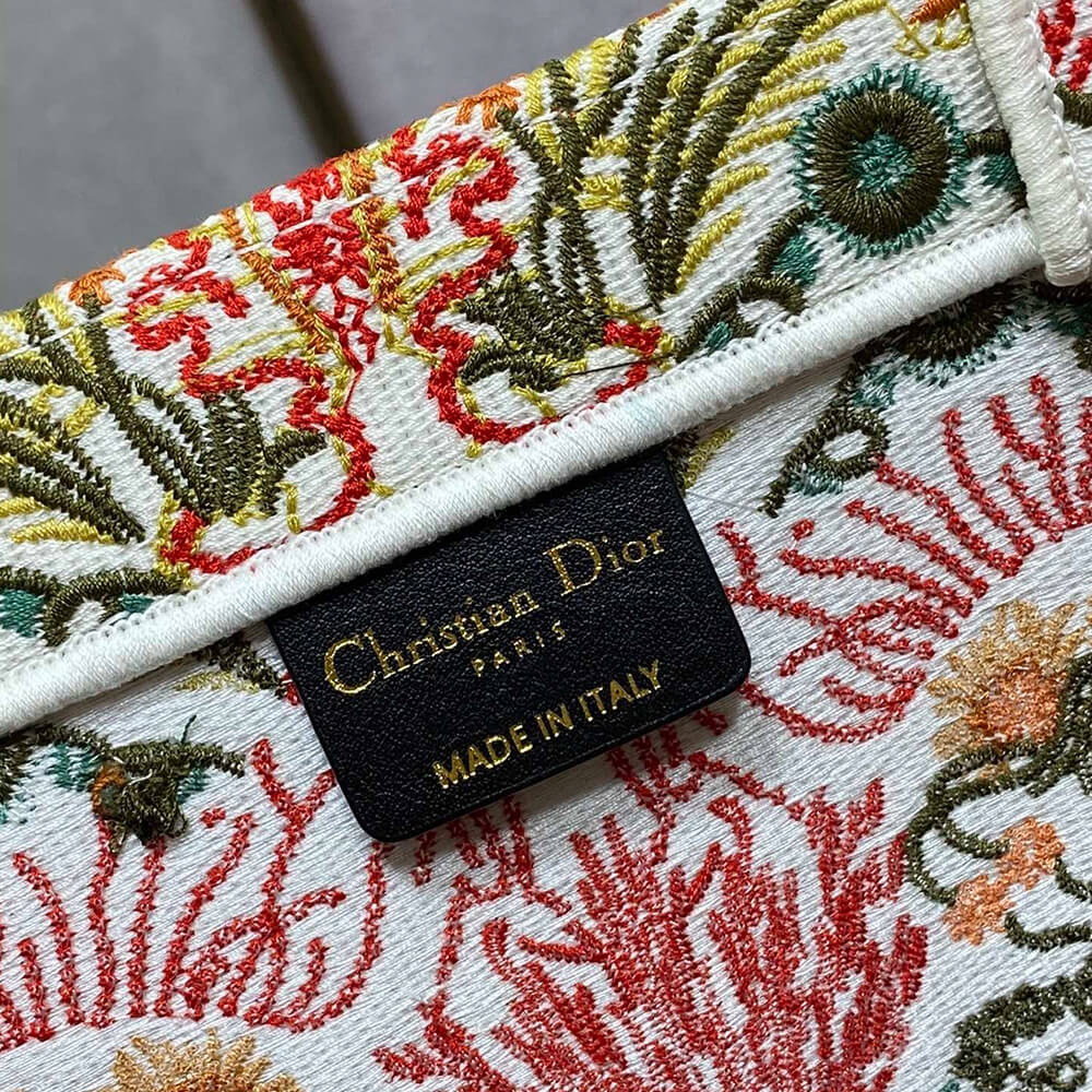 large D*or book tote