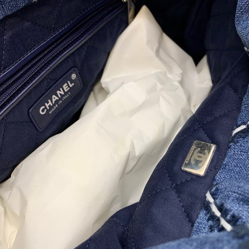CHANEL 22 SMALL HANDBAG