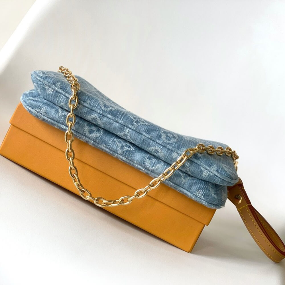 LV Liv Pochette