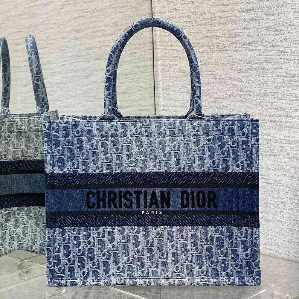 medium D*or book tote