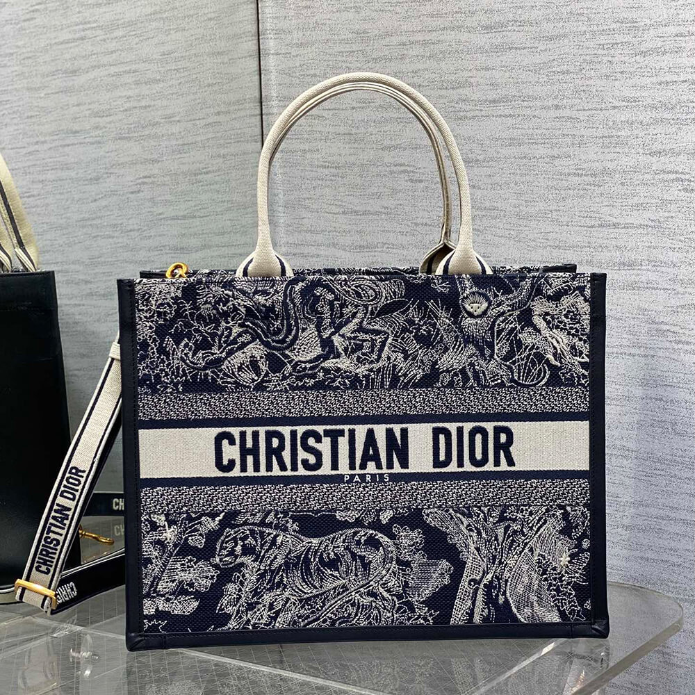 medium D*or book tote