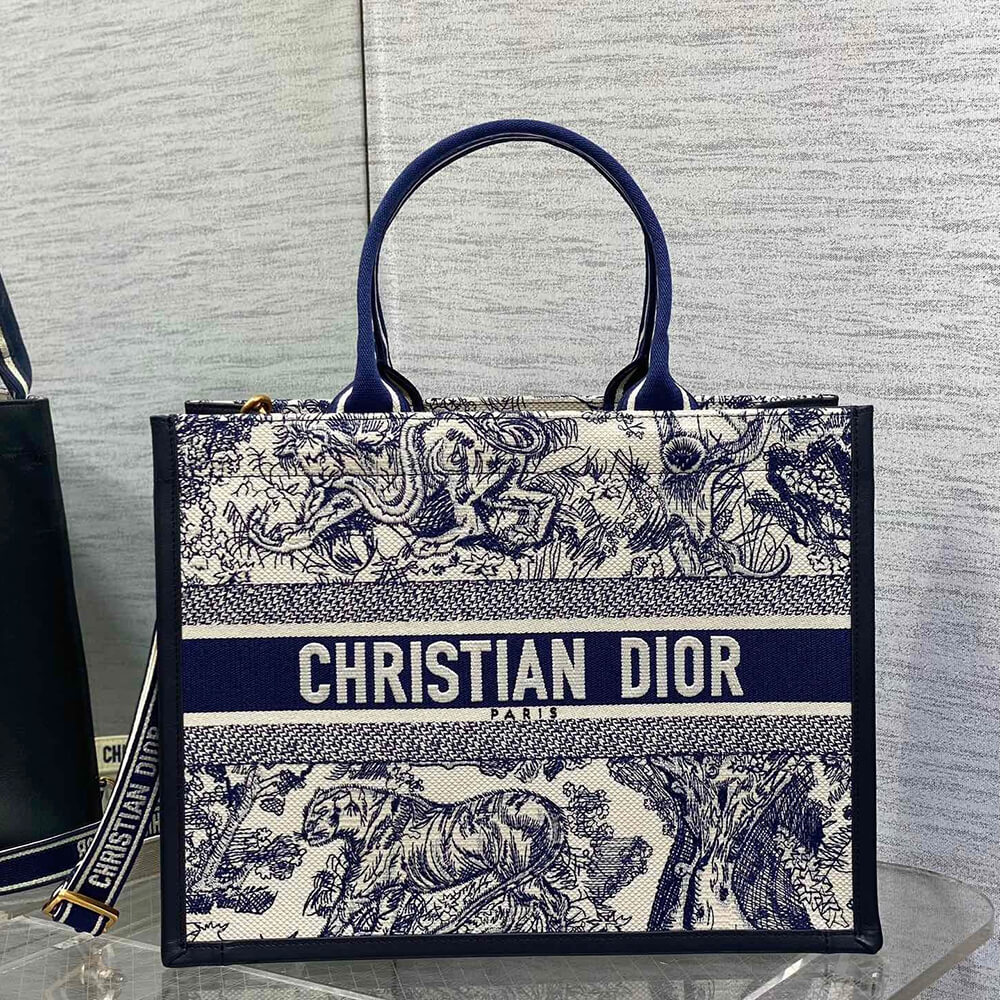 medium D*or book tote