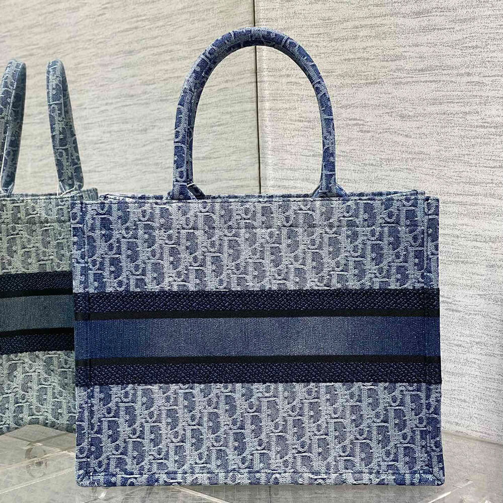 medium D*or book tote