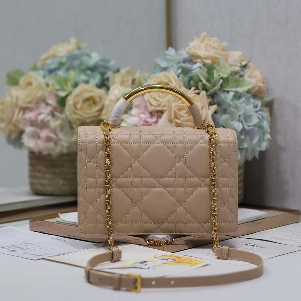 medium D*or ange bag