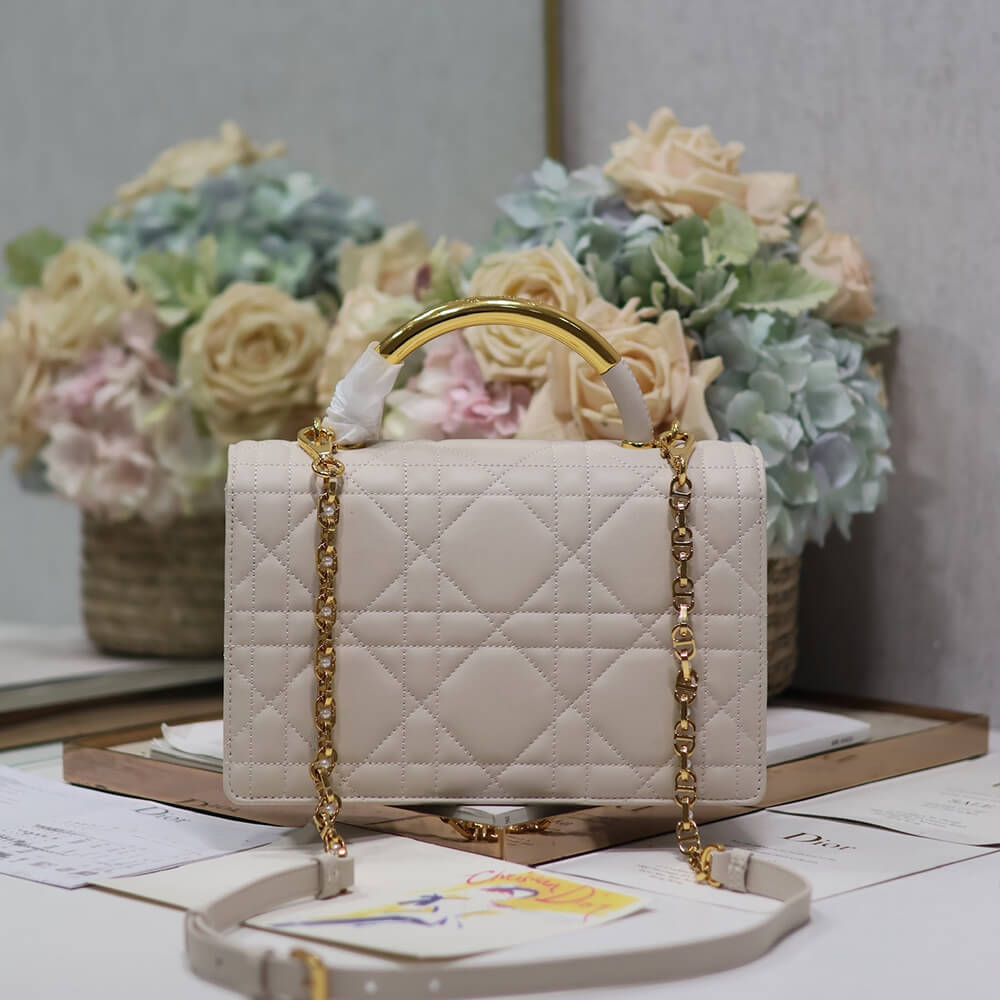 medium D*or ange bag