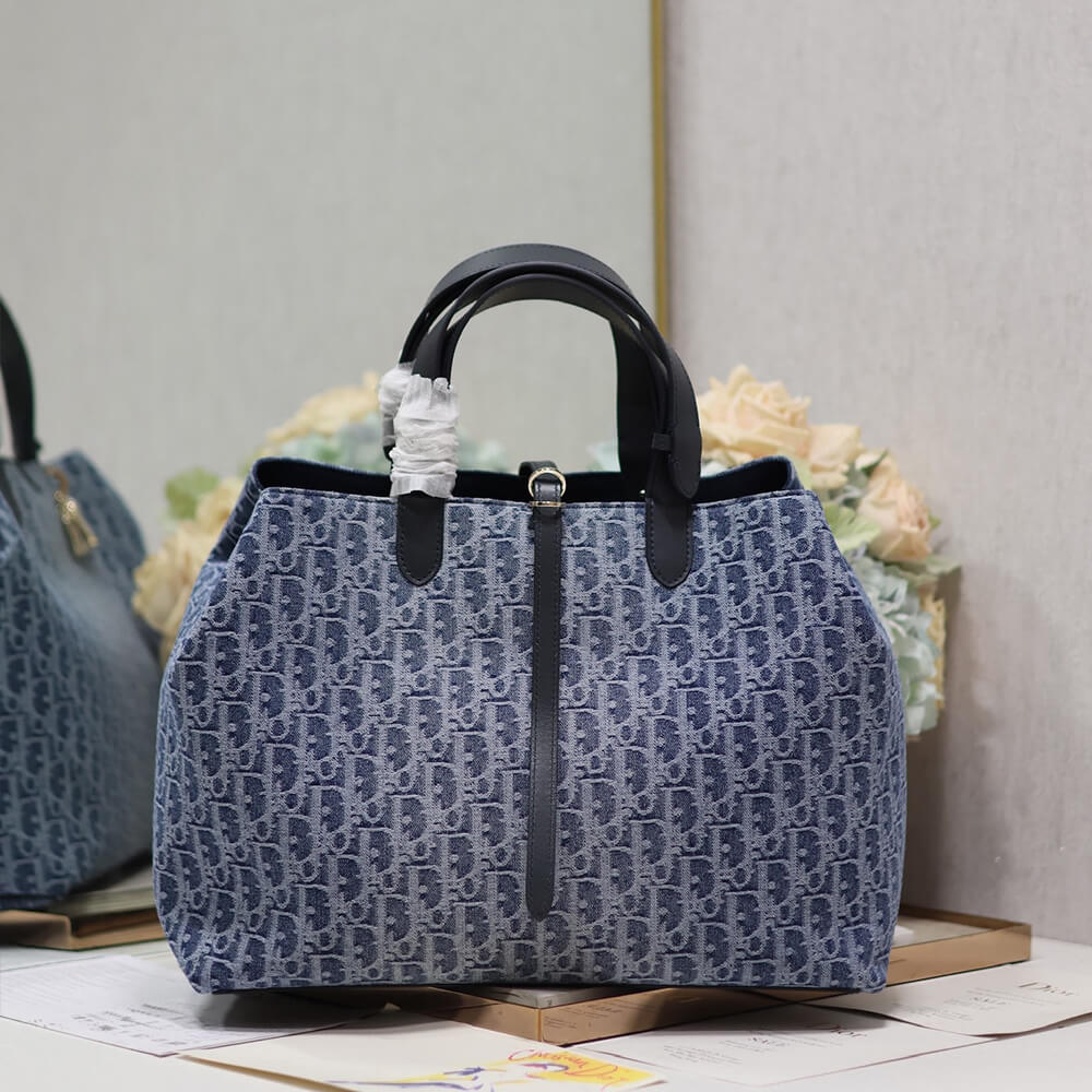 large D*or toujours bag