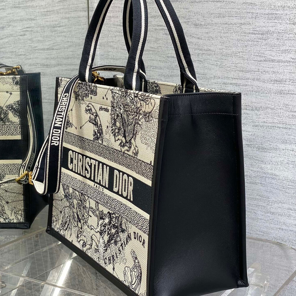 medium D*or book tote