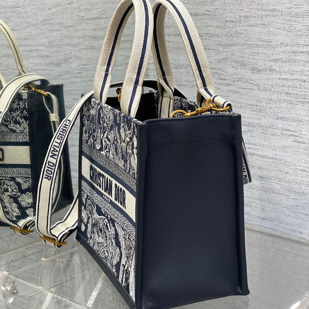 small D*or book tote