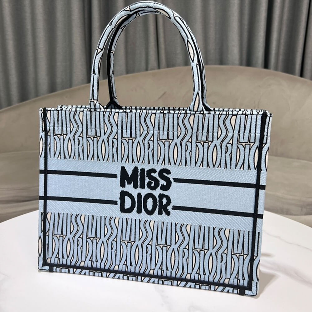 medium D*or book tote