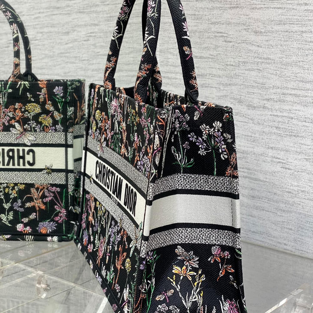 medium D*or book tote