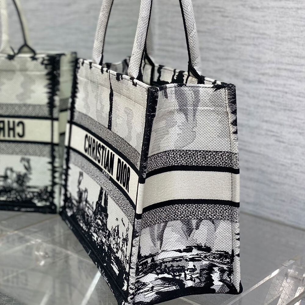 medium D*or book tote