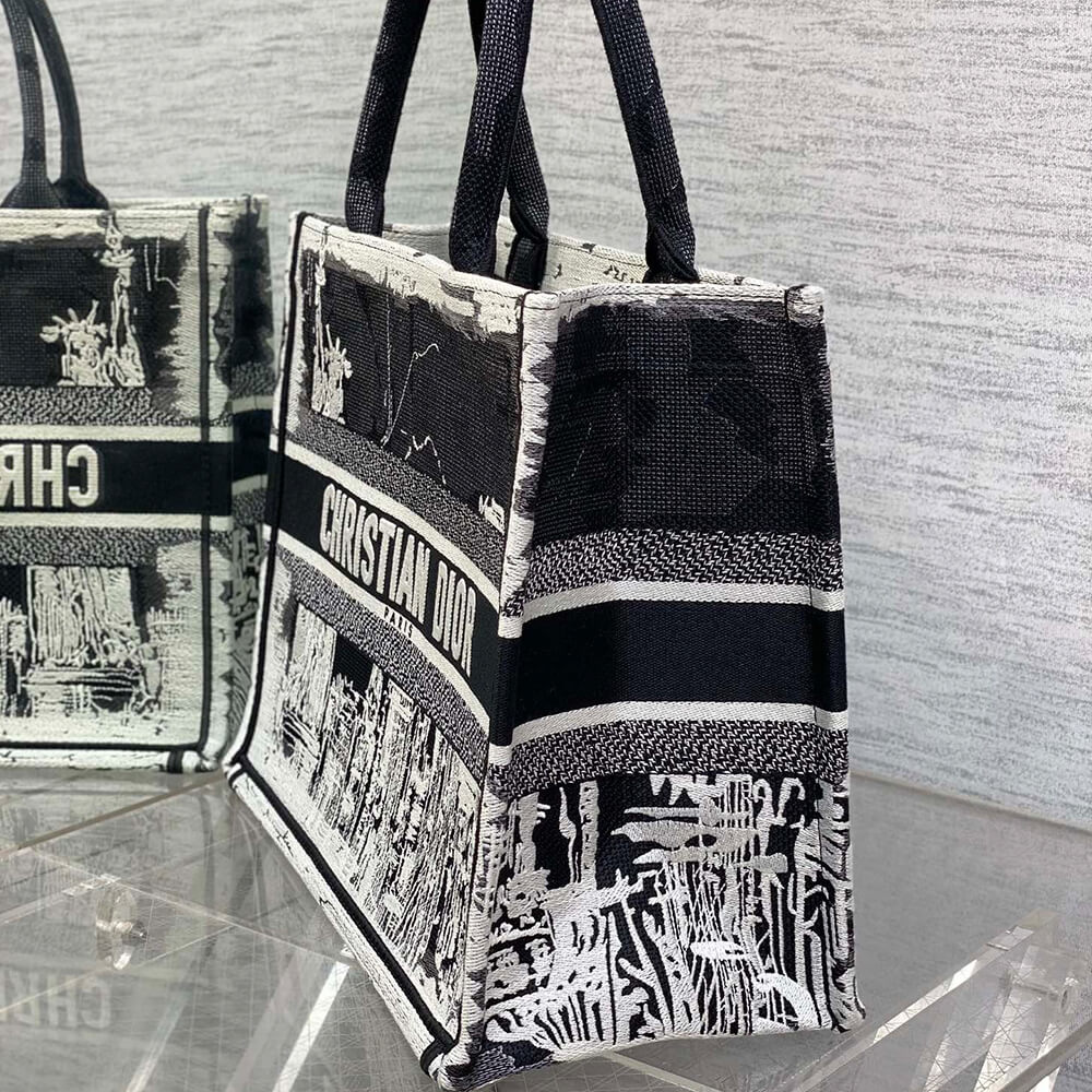 medium D*or book tote
