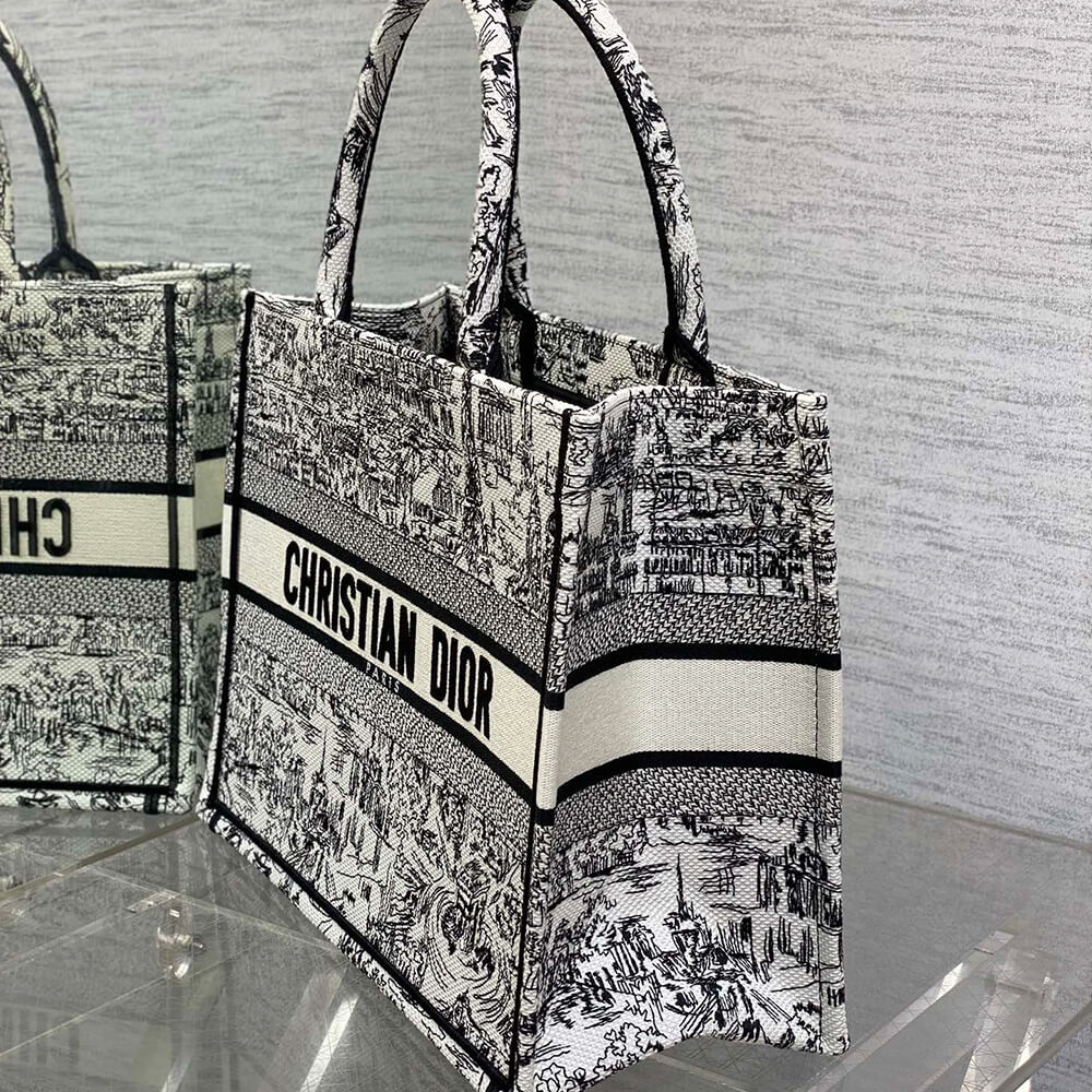 medium D*or book tote