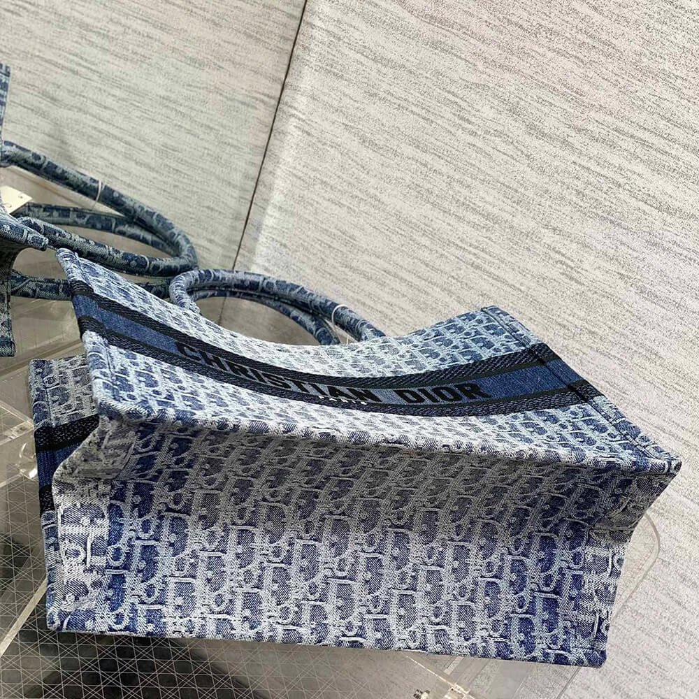 medium D*or book tote