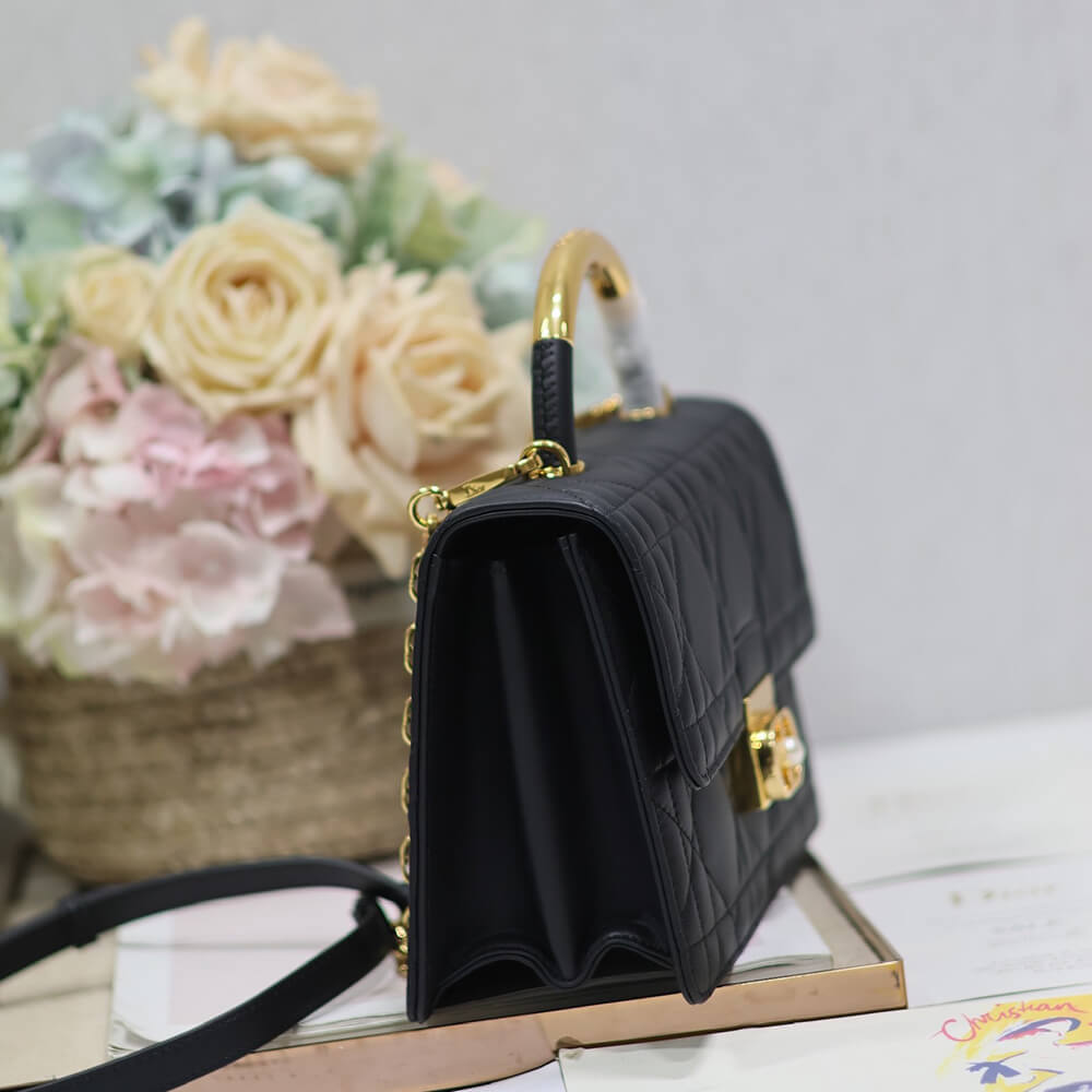 medium D*or ange bag