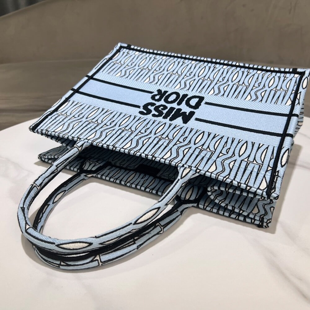 medium D*or book tote