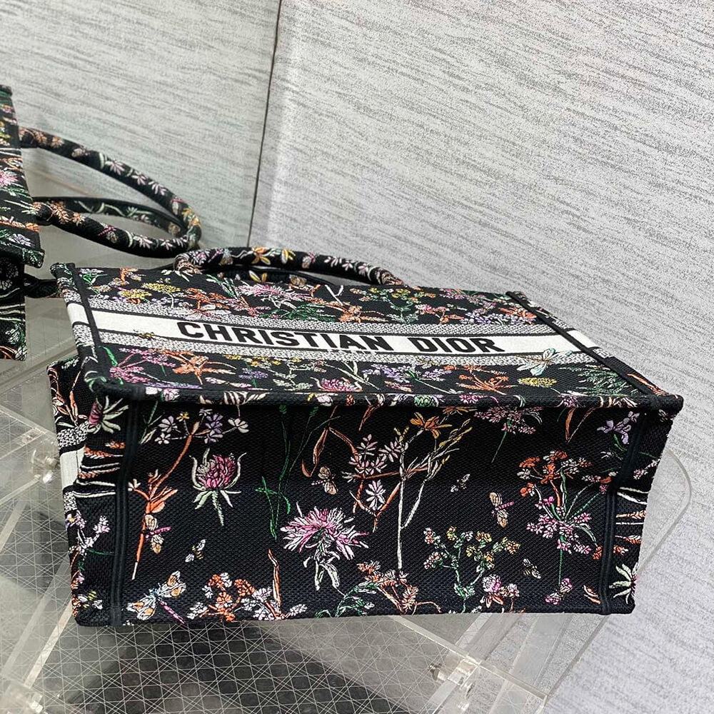 medium D*or book tote