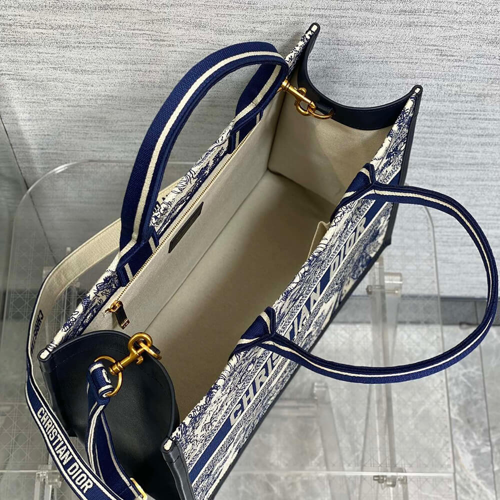 medium D*or book tote