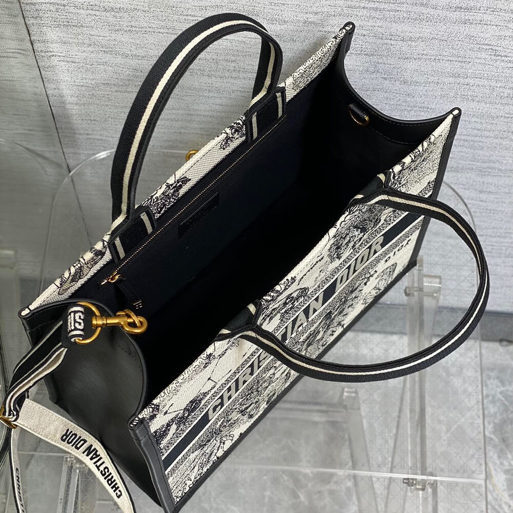 medium D*or book tote