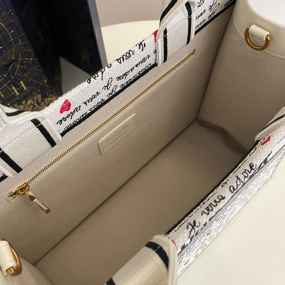 D*oramour medium D*or book tote