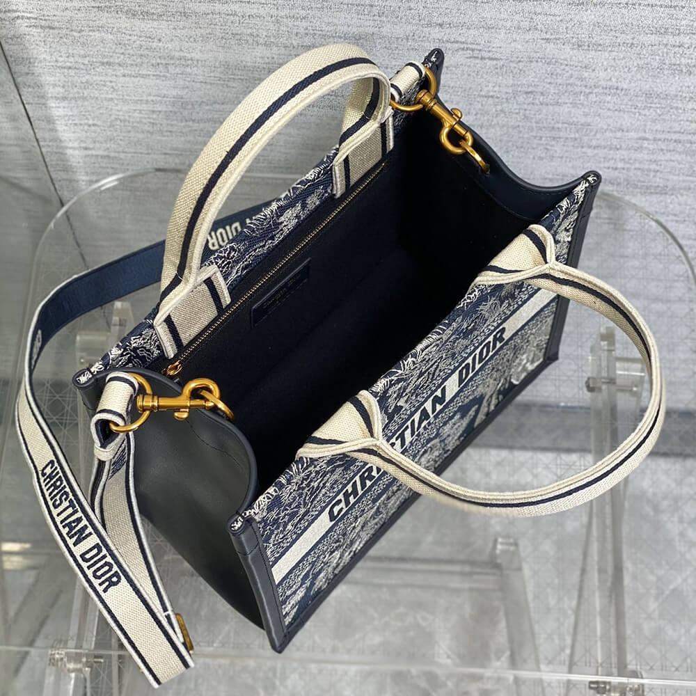 small D*or book tote
