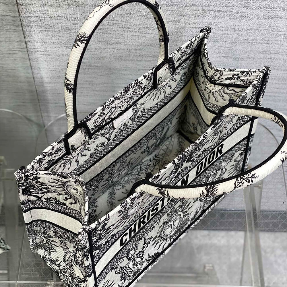 medium D*or book tote