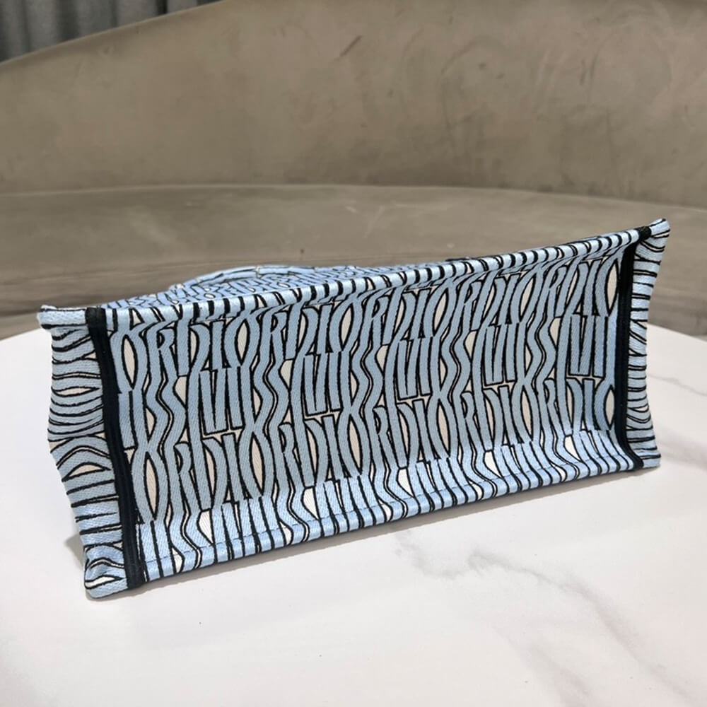 medium D*or book tote