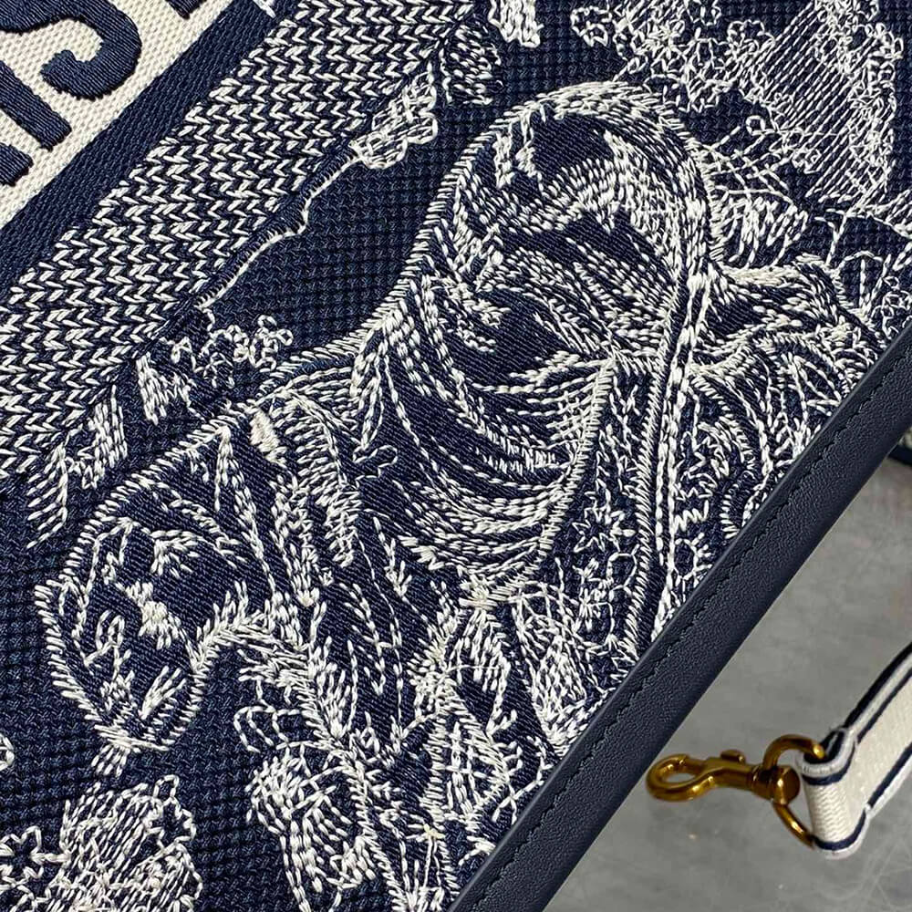 medium D*or book tote