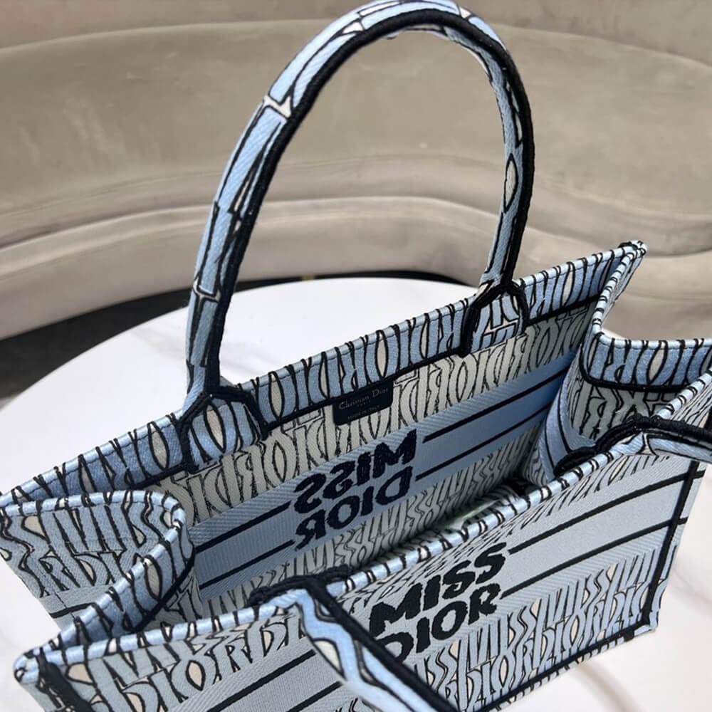 medium D*or book tote