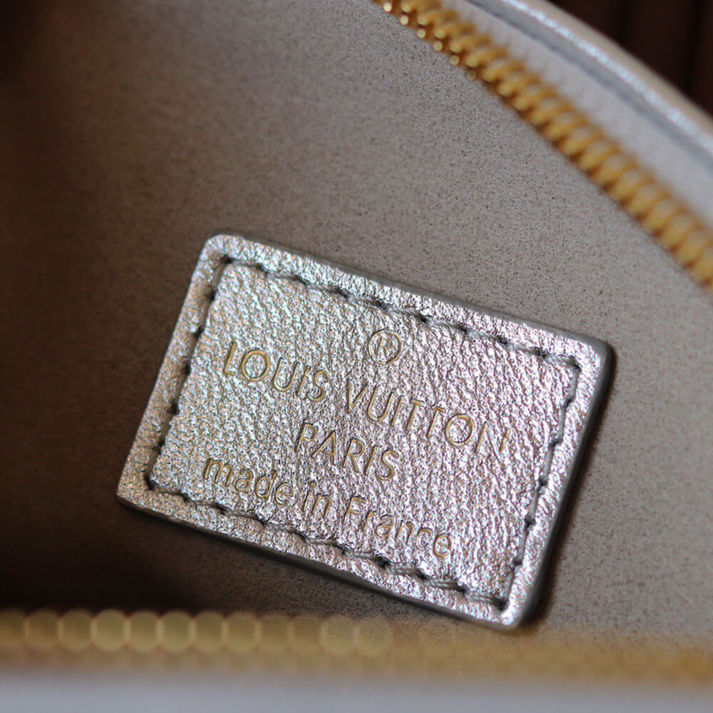 LV Coussin BB