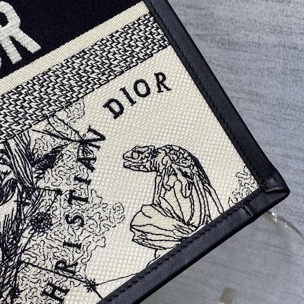 medium D*or book tote
