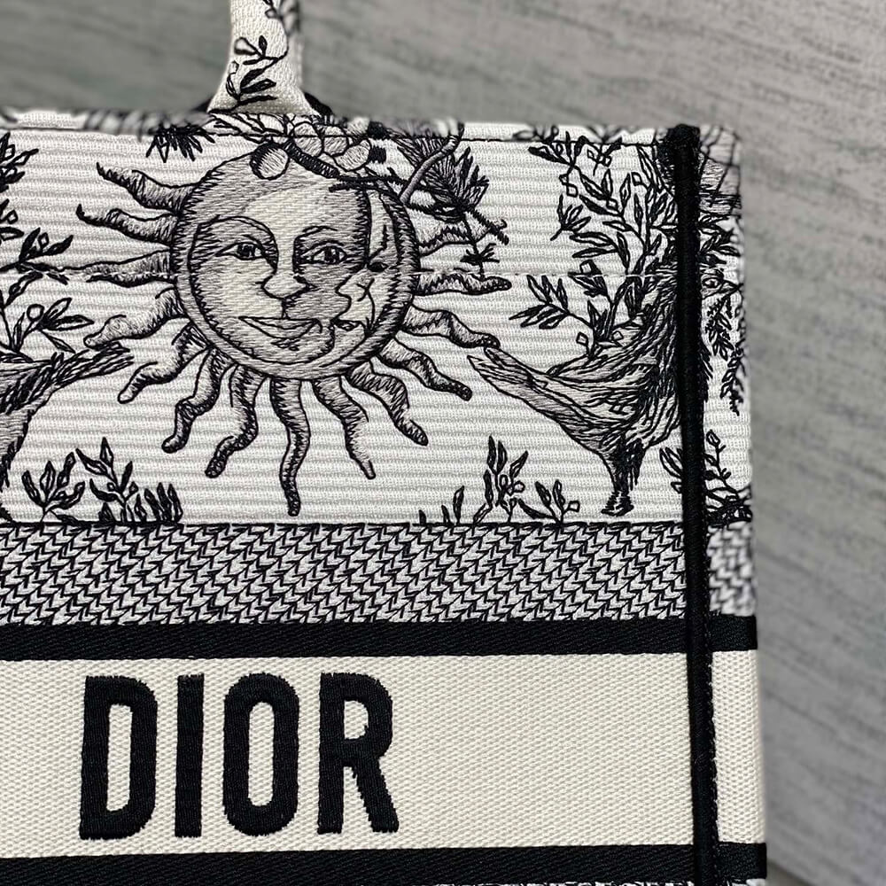 medium D*or book tote