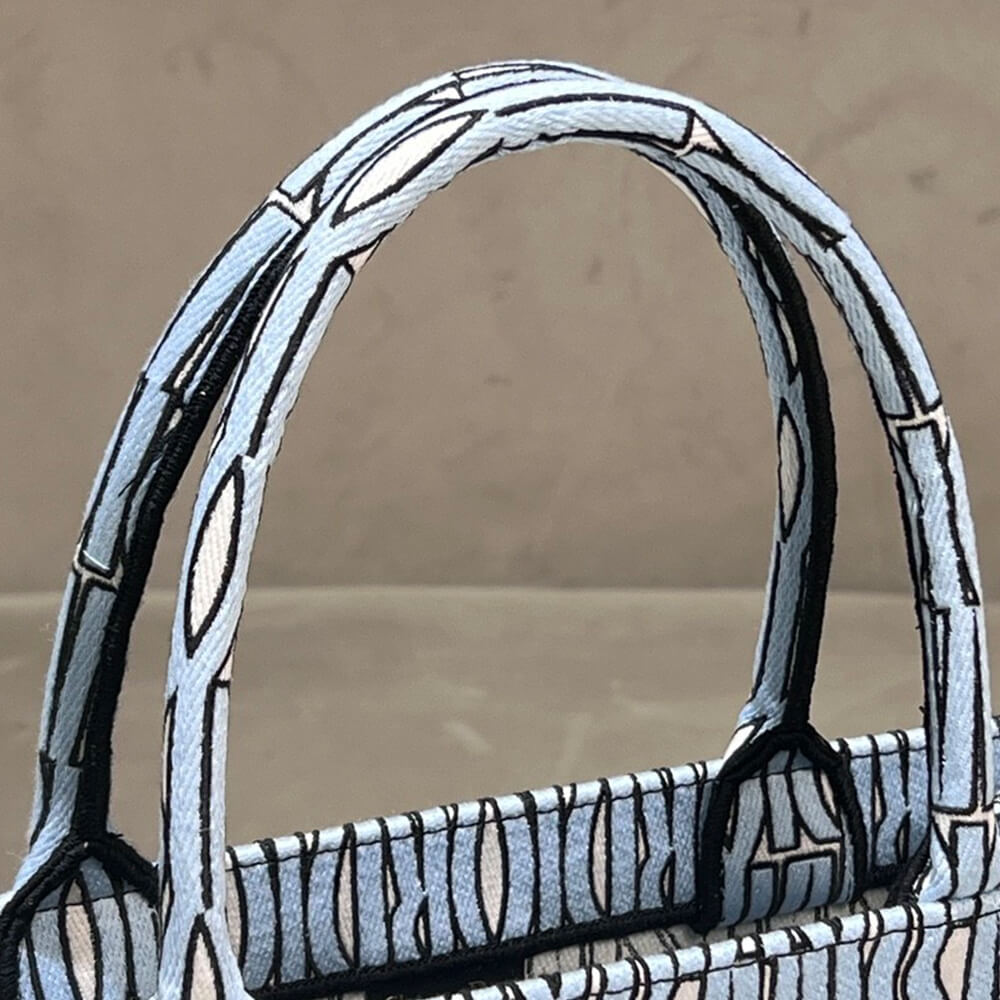 medium D*or book tote